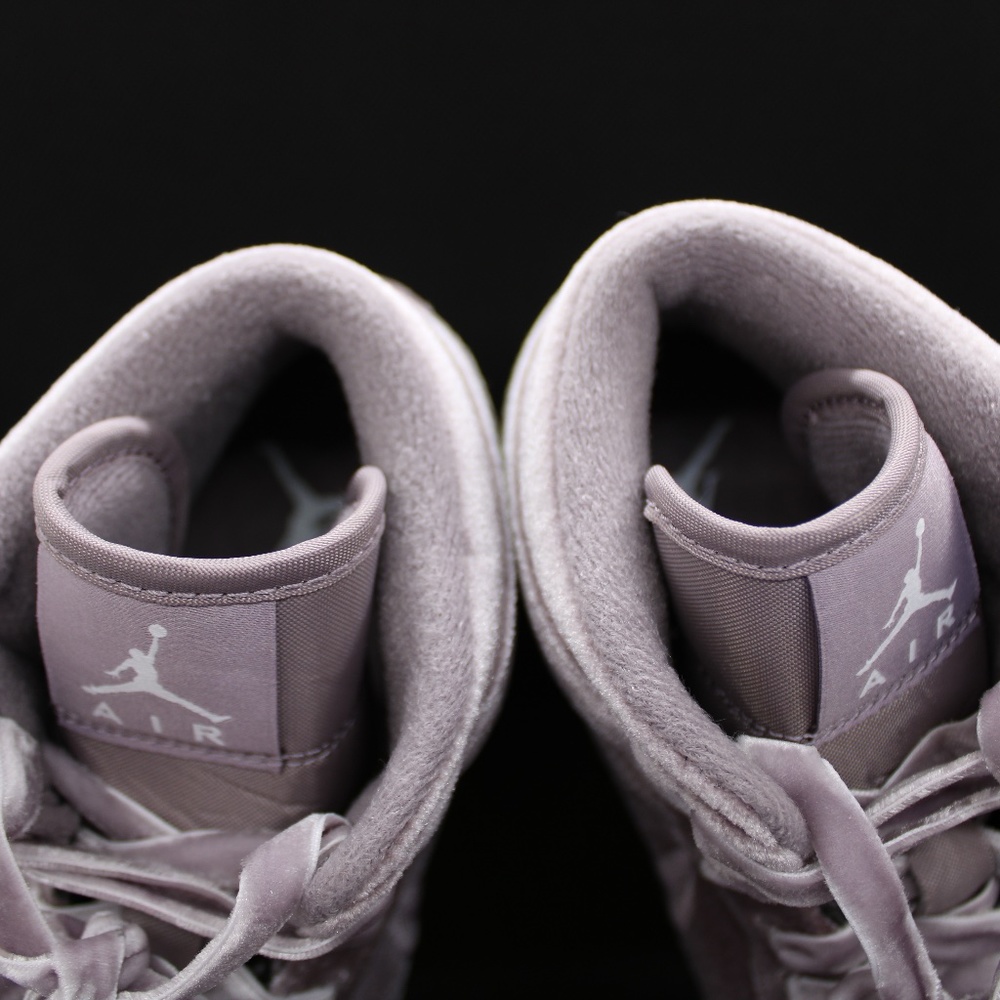 Women's Jordan 1 Mid SE Purple Smoke/White Size 9 - Picture 6 of 11